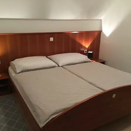Apartma Hiska 1&2 كاتيز أوب سافي