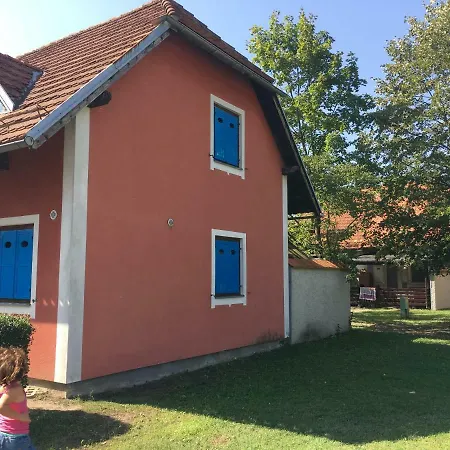 Apartma Hiska 1&2 بيت للعطل